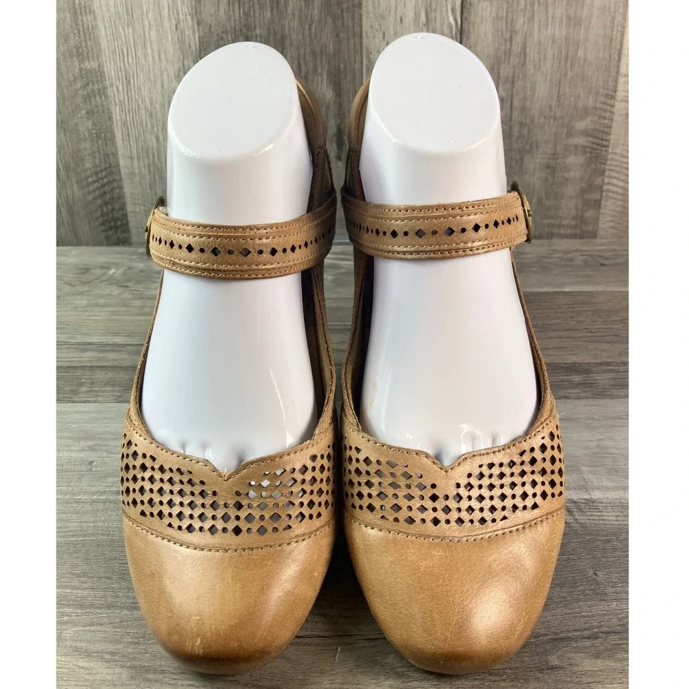Taos Esteem Tan Leather Mary Jane Pumps Laser Cut Perforated Block Heel 8 EU 39